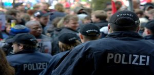 Μεγάλη διαδήλωση ενάντια του νέου αστυνομικού νόμου στο Ντίσελντορφ
