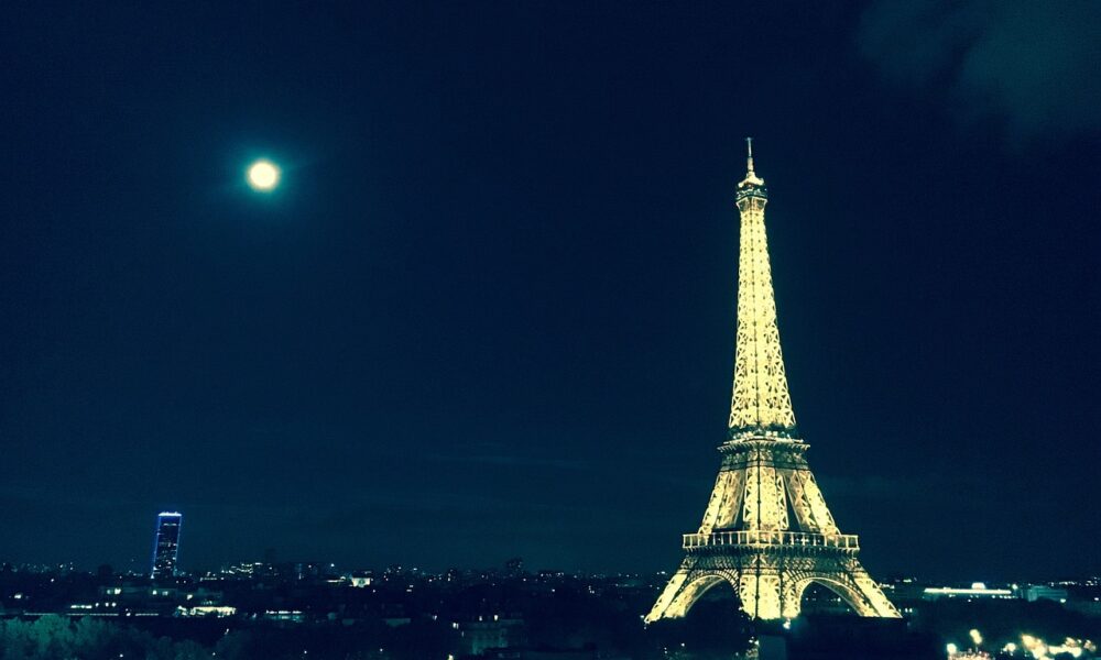 Due turisti trascorrono la notte in cima alla Torre Eiffel!  – Europolitis.eu