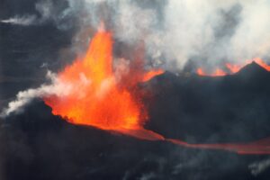 Ισλανδία: Συνεχίζεται η ηφαιστειακή δραστηριότητα στη χερσόνησο Ρέικιανες